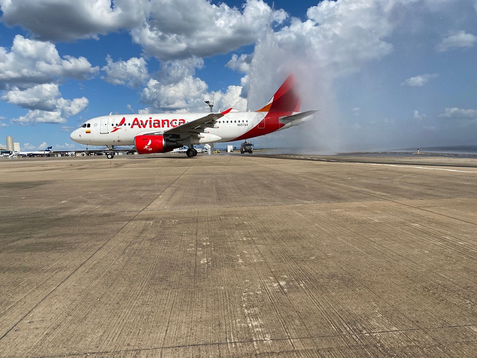 Veja Fotos E V Deo Do Primeiro Voo Da Avianca Em Belo Horizonte